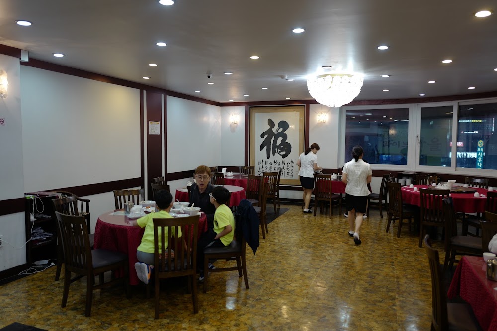 동천홍 사진