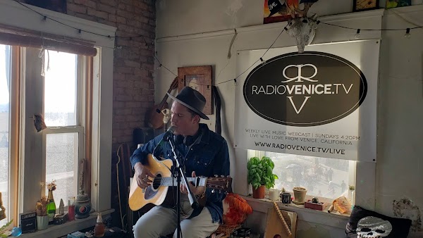 AM Radio (Boulevard Venice)